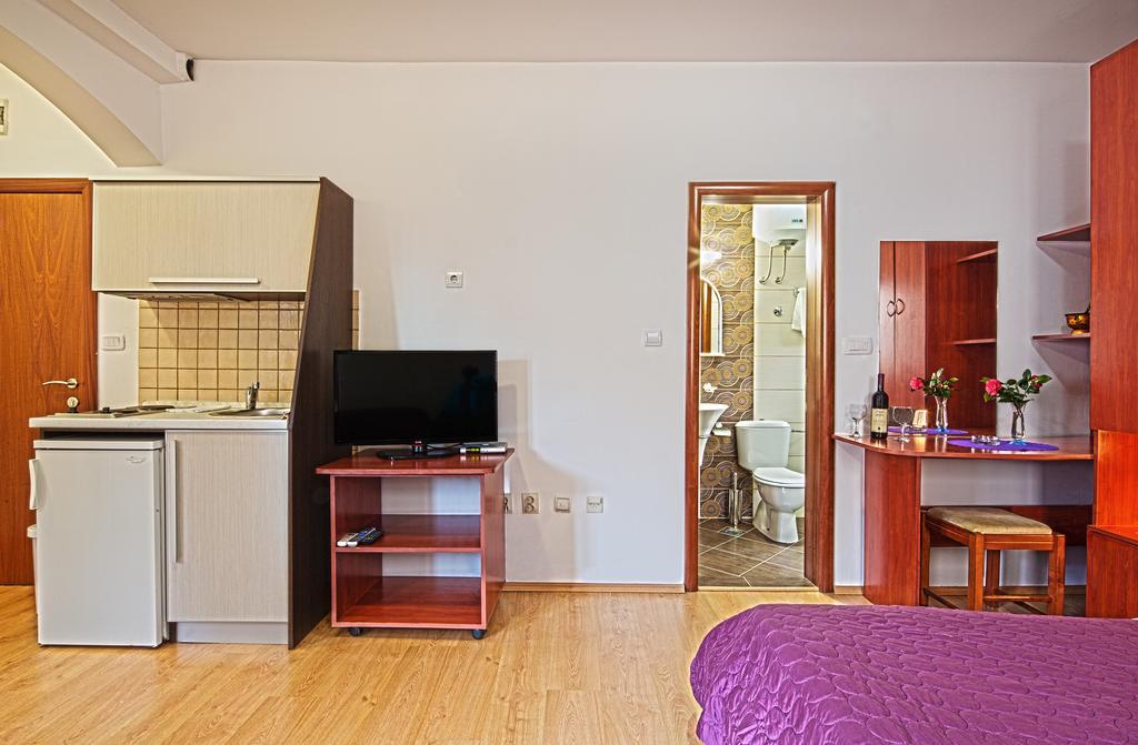 Guest House Harmonia Budva Exterior photo