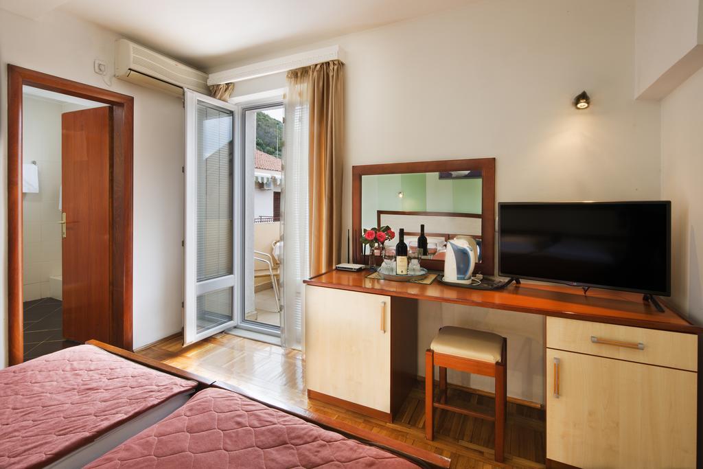 Guest House Harmonia Budva Exterior photo